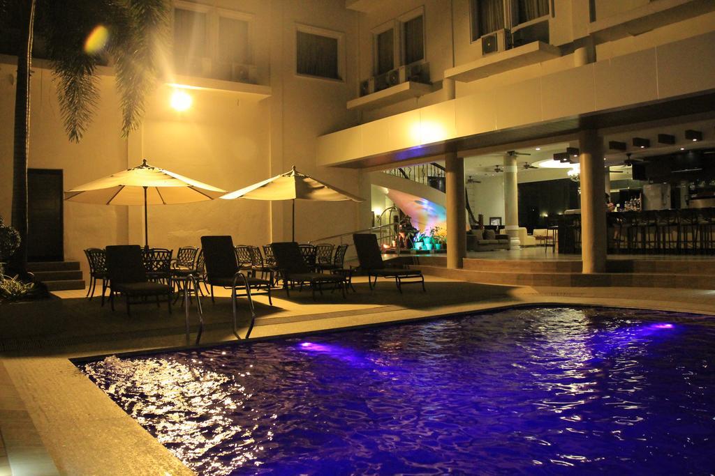 Savannah Resort Hotel Angeles Exterior foto