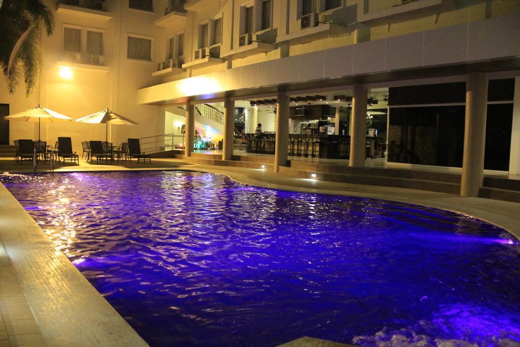 Savannah Resort Hotel Angeles Exterior foto